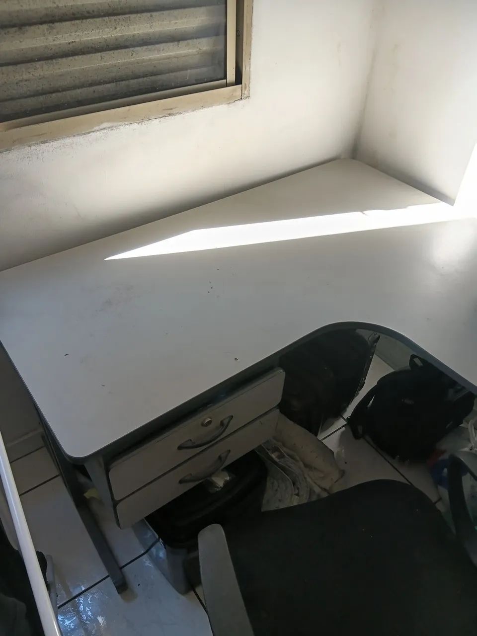 Mesa de Escritório L com 2 gavetas - Foto 3