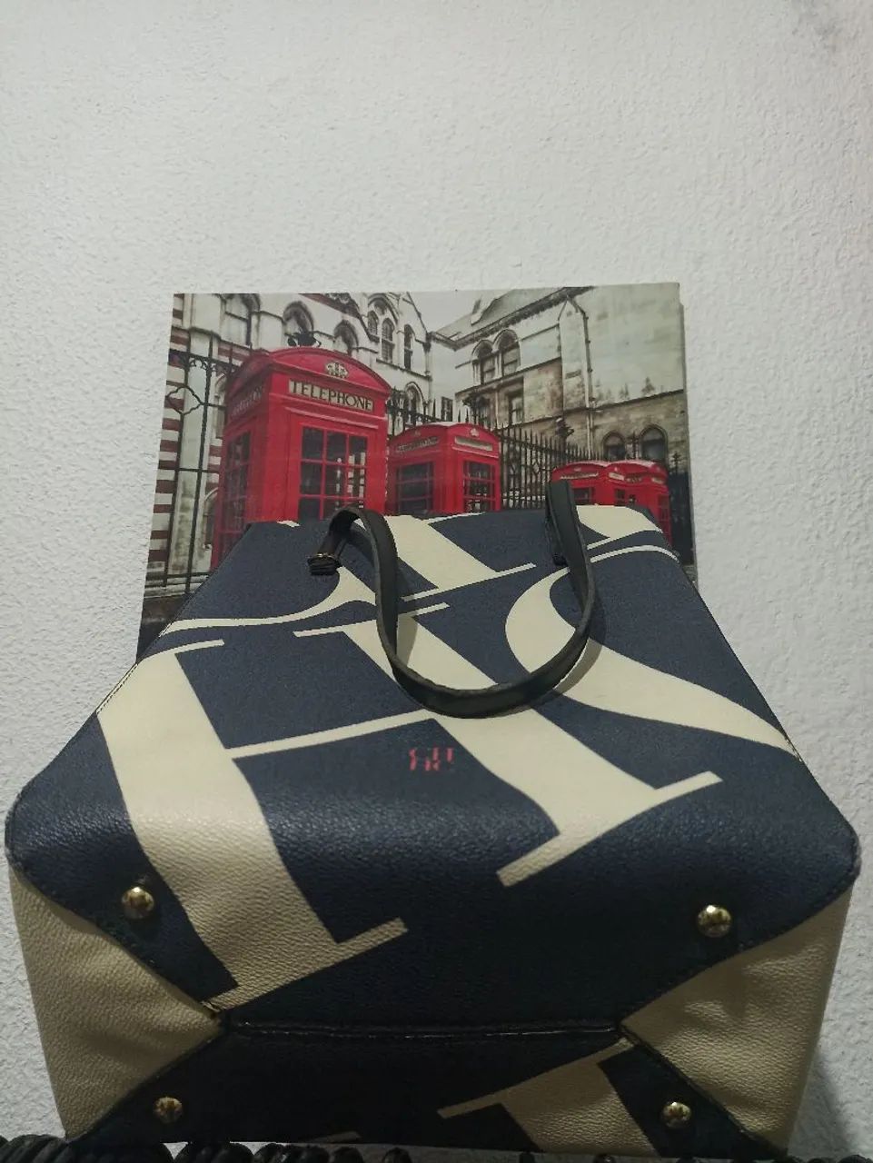 Bolsa Carolina Herrera preta e branca  - Foto 5