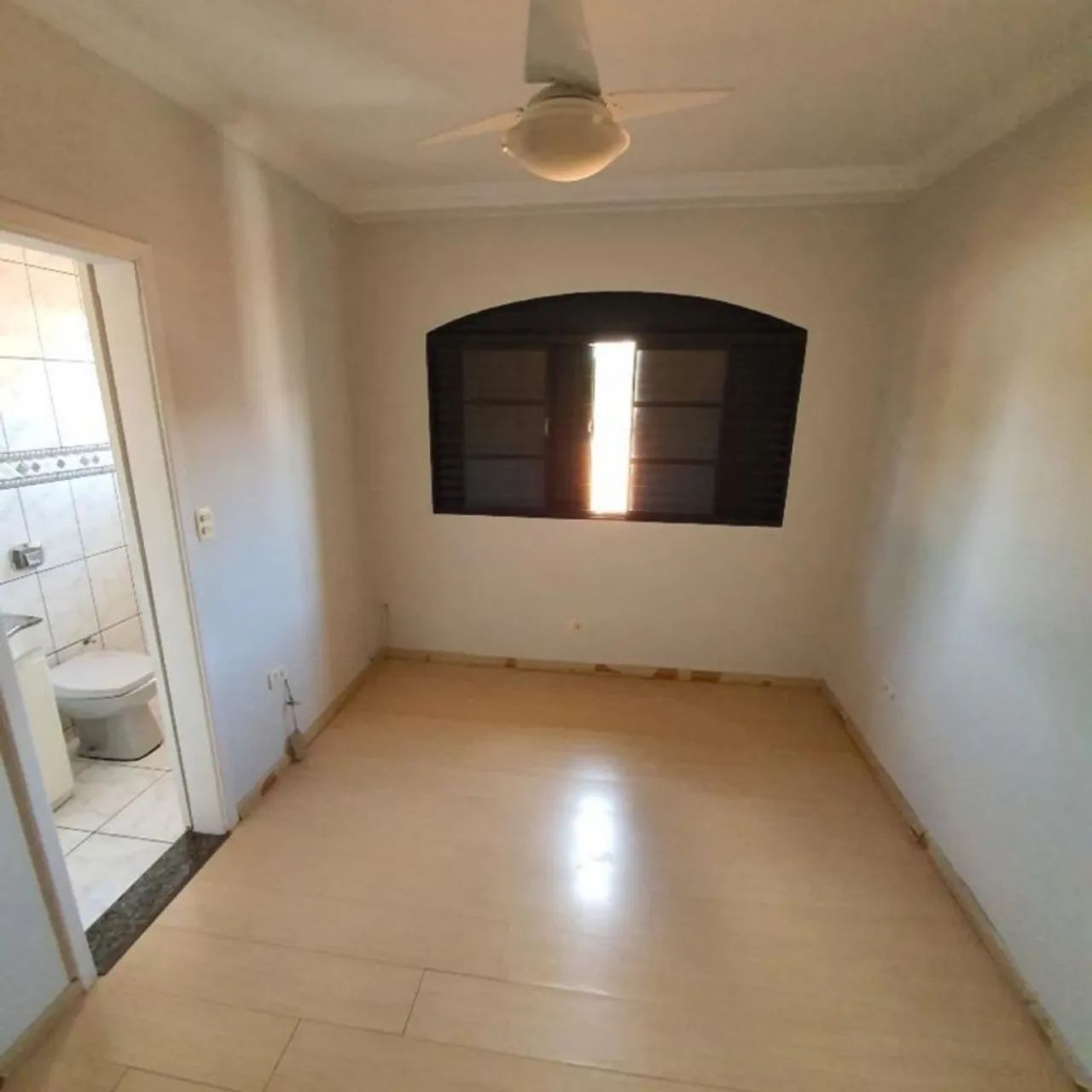 Sobrado com 4 quartos para alugar por R$ 3400.00, 188.00 m2 - ZONA 08 - MARINGA/PR - Foto 10