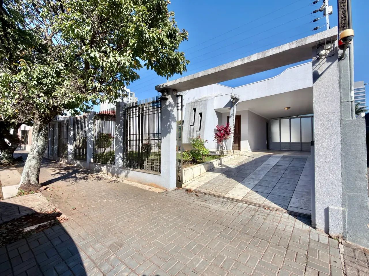Casa à venda em Arapongas no Centro com 4 quartos - Foto 2