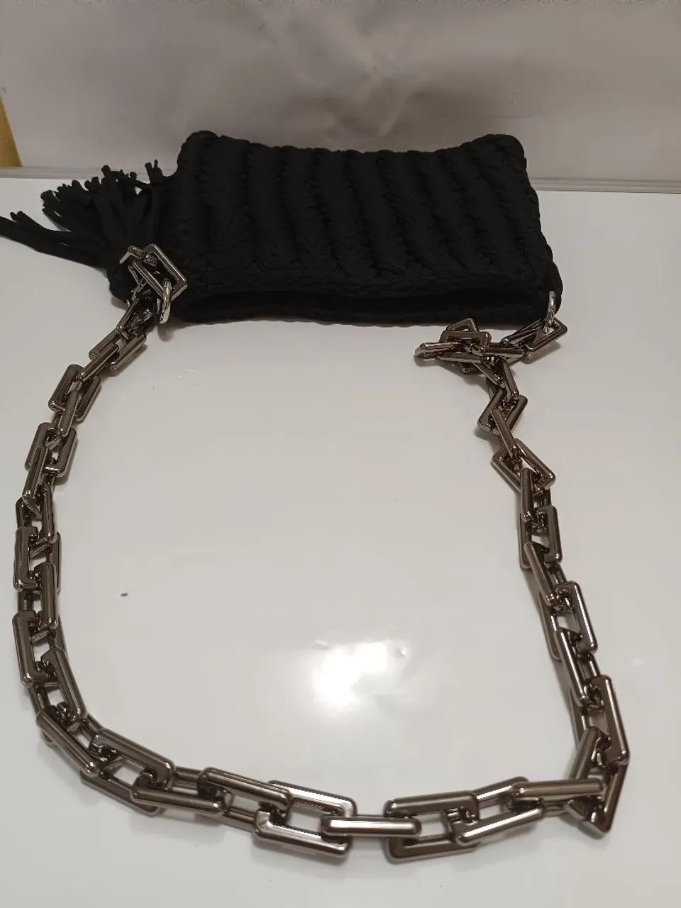 Bolsa de ombro preta de crochê  - Foto 2