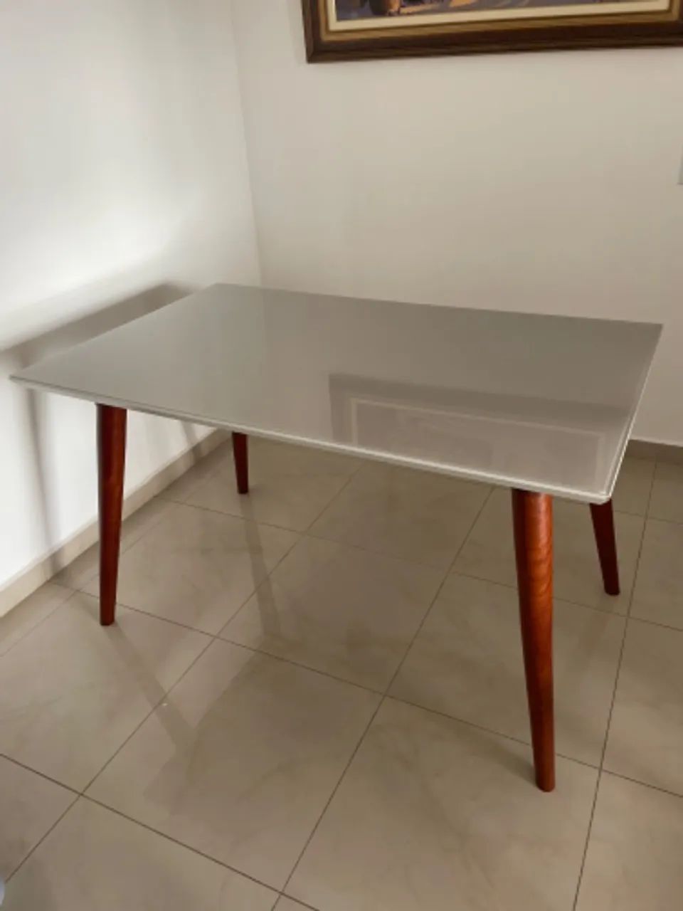 Mesa de jantar 4 lugares pés palito retrô 