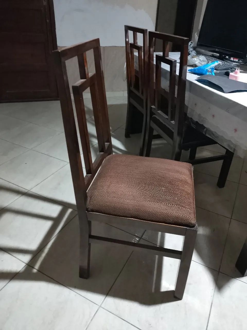 Vendo mesa de madeira (Mesa pesada) - Foto 2
