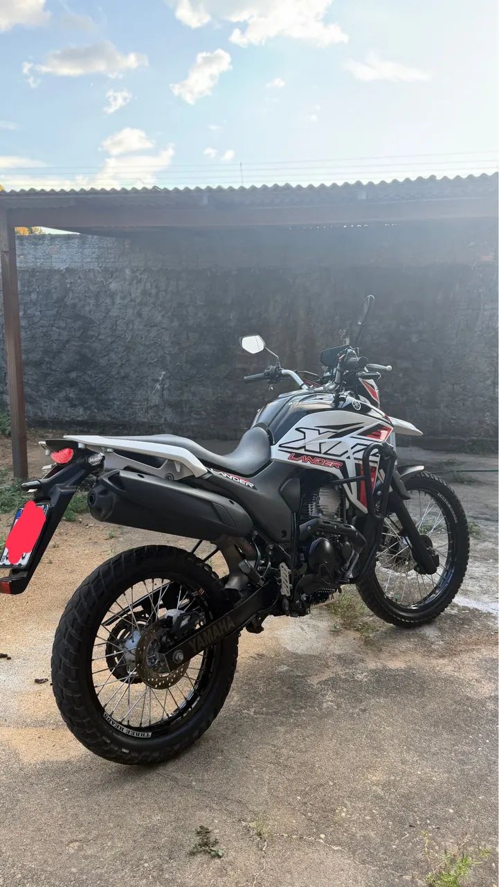 Vendo ou troco por carro.