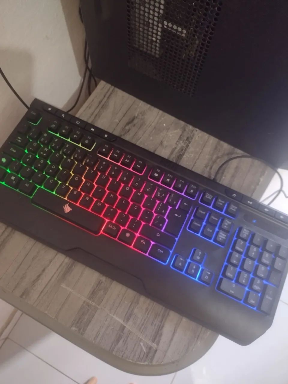 Teclado gamer RGB pinchal 
