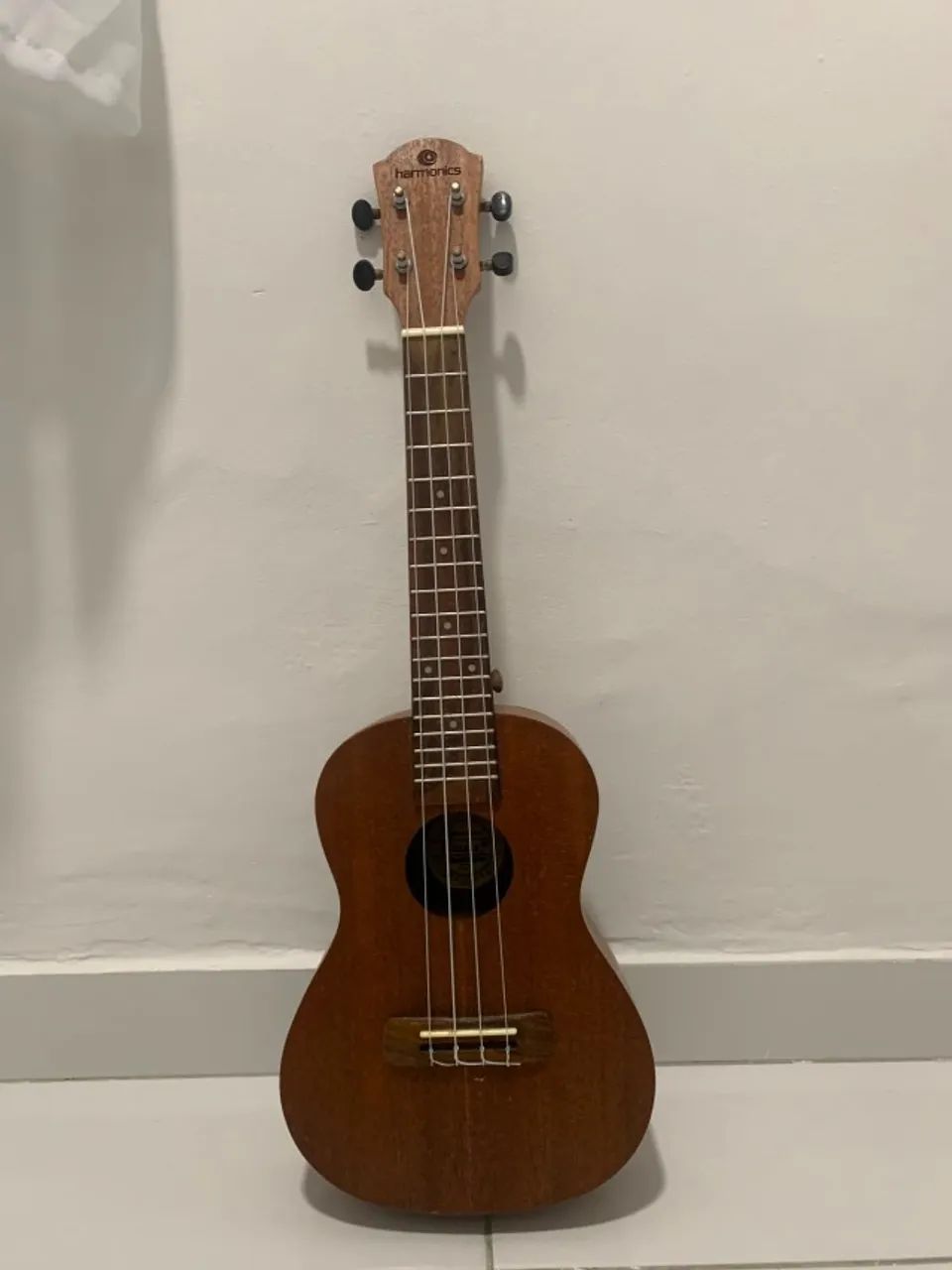 Ukulele seminovo