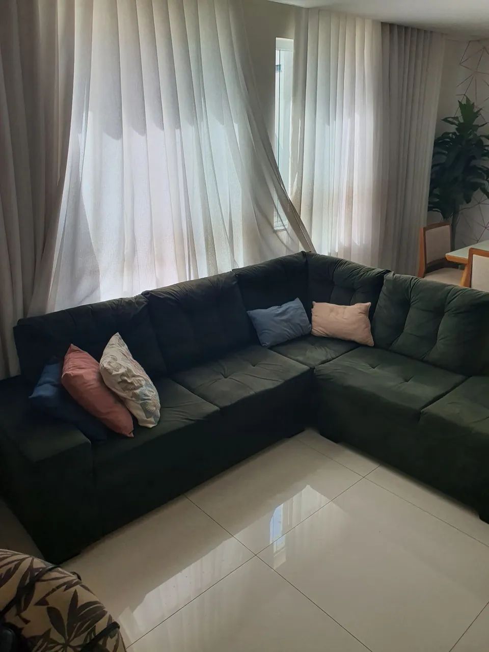 Sofá grande de veludo 