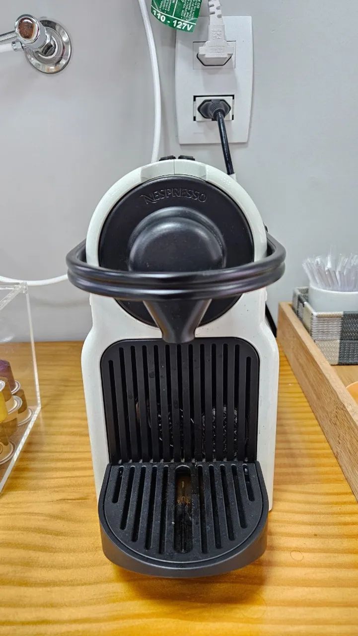 Kit Cafeteira Nespresso Inissia + Box para capsulas + Bandeja de