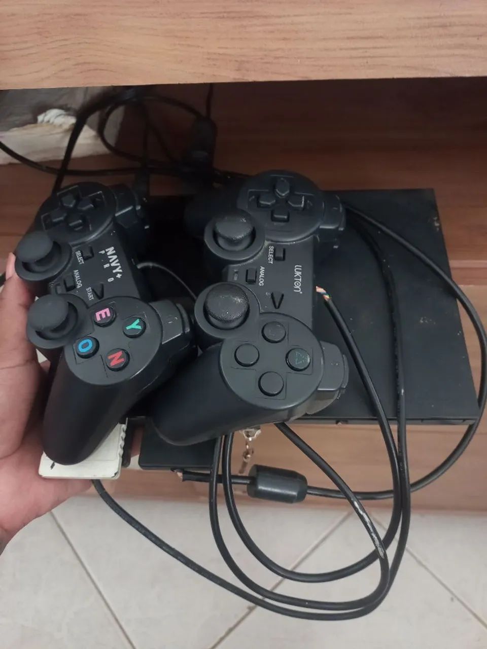PS2 com 2 controles e jogos 