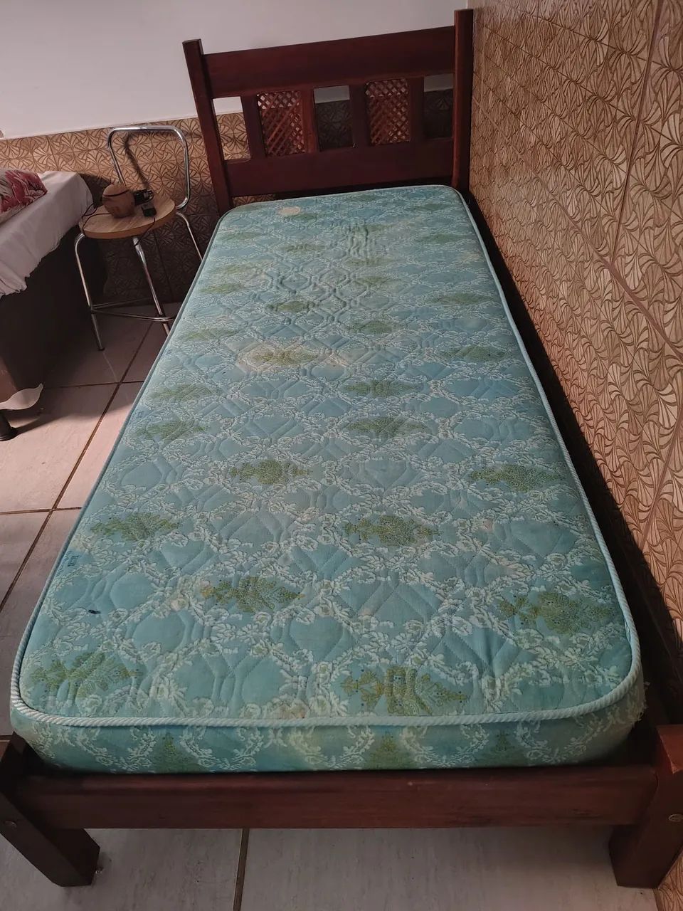 Cama de solteiro em madeira mogno  - Foto 4
