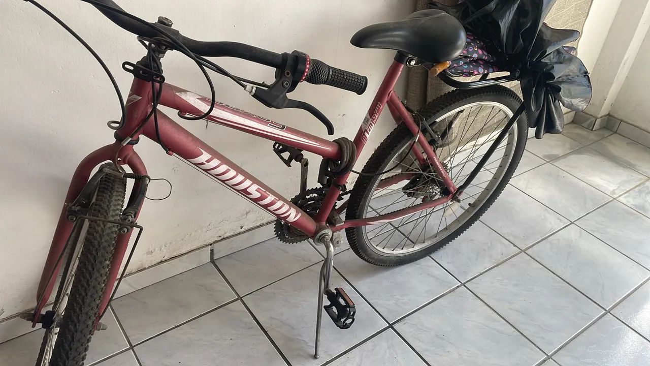 Vendo uma bicicleta 