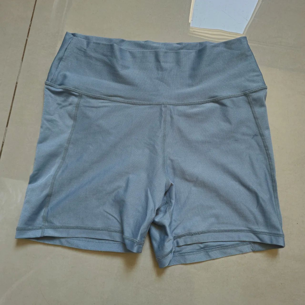 Shorts live azul claro com bolso interno tam Gg