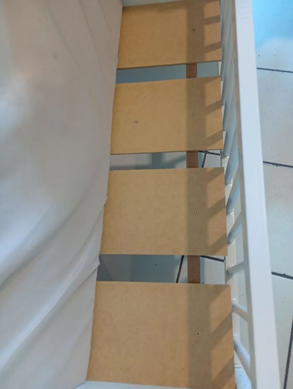 Mini berço com grade removível com colchão - Foto 4