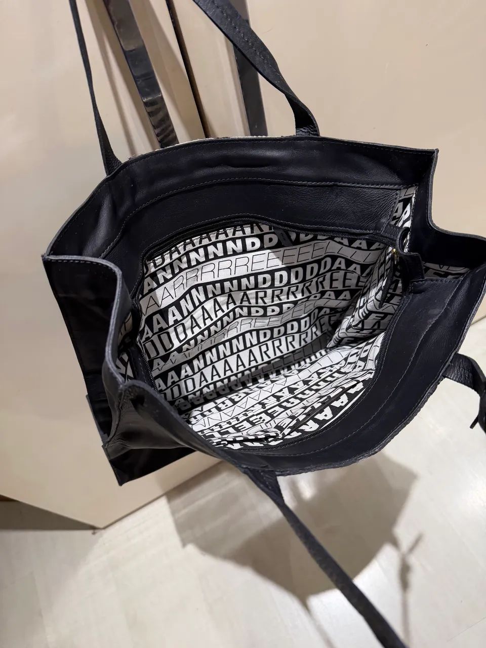 Bolsa de Couro com detalhe animal print - Foto 4
