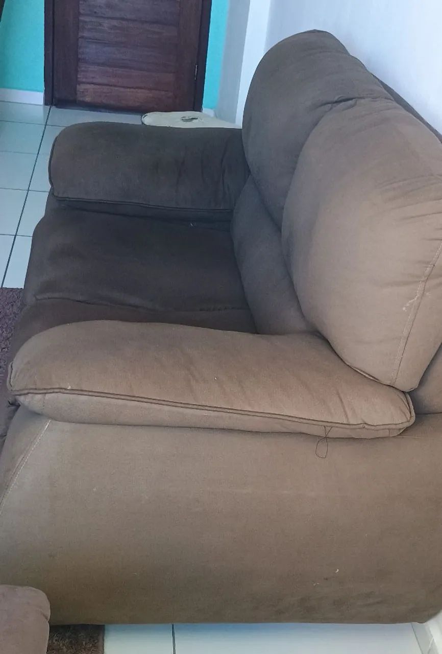 Vende-se uma sofá de 2 lugares 