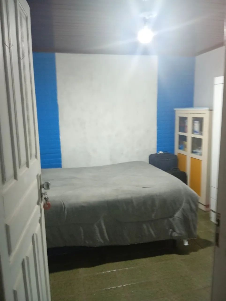 Alugo quarto 