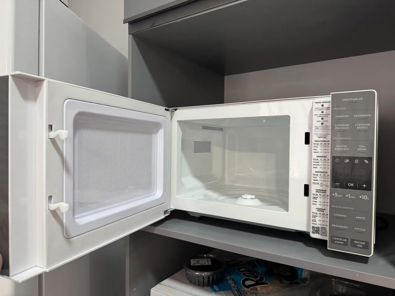 Micro-ondas Electrolux 23L Branco - pouco usado - Foto 2