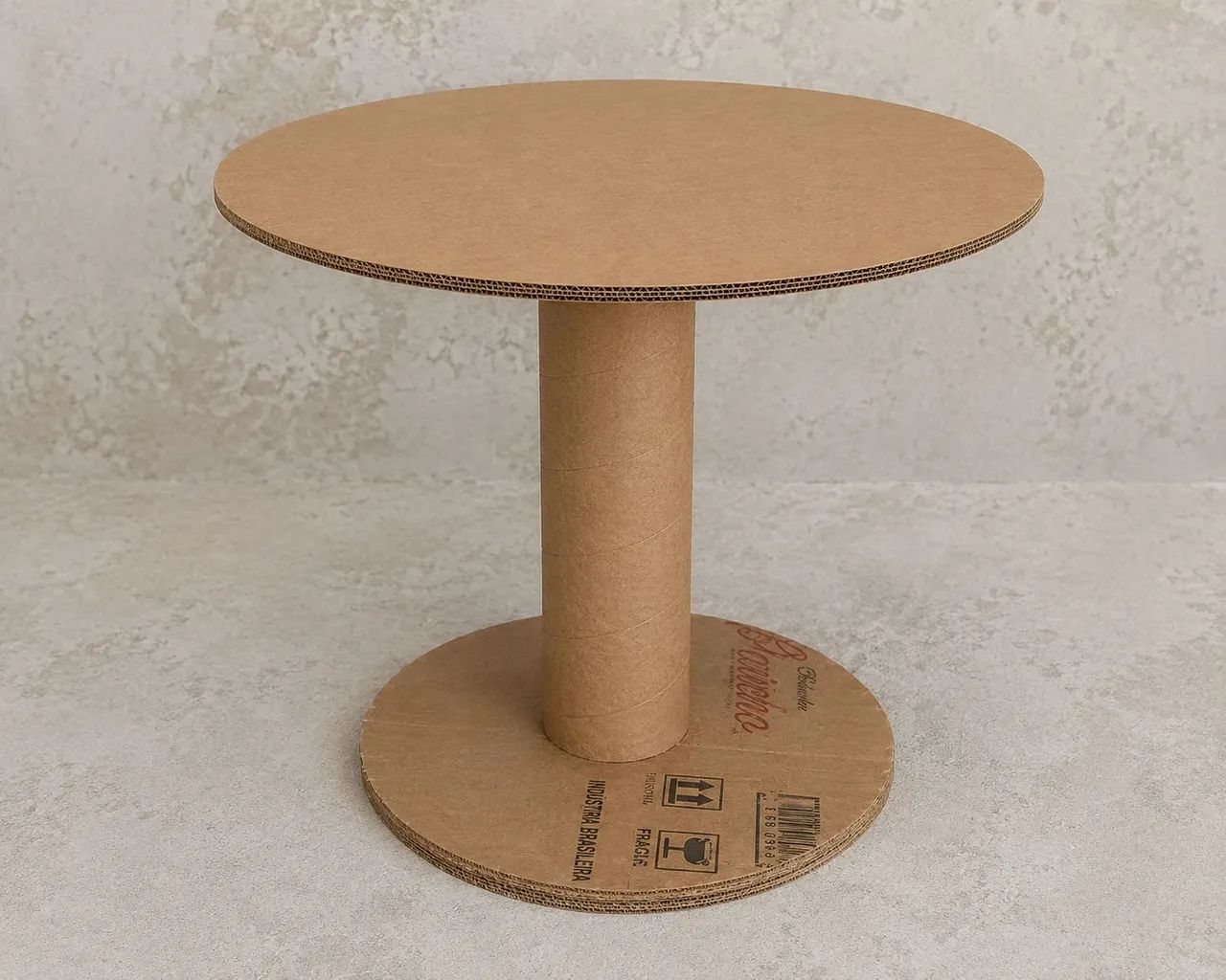 Mesa de Papelão Artesanal