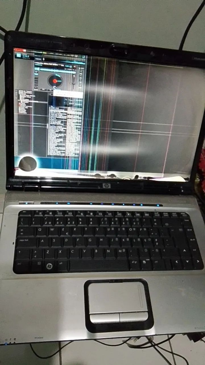 Vendo esse notebook bom pra técnico ou mandar ajeitar 