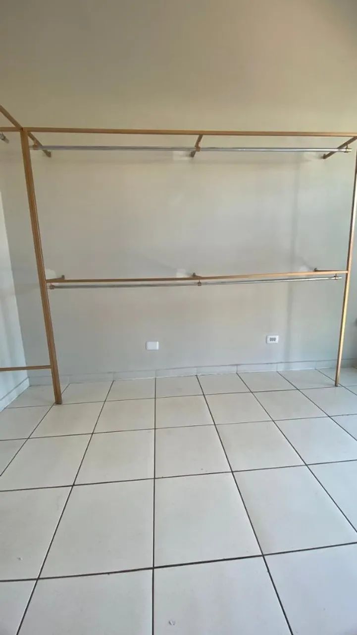 Arara de roupas para loja