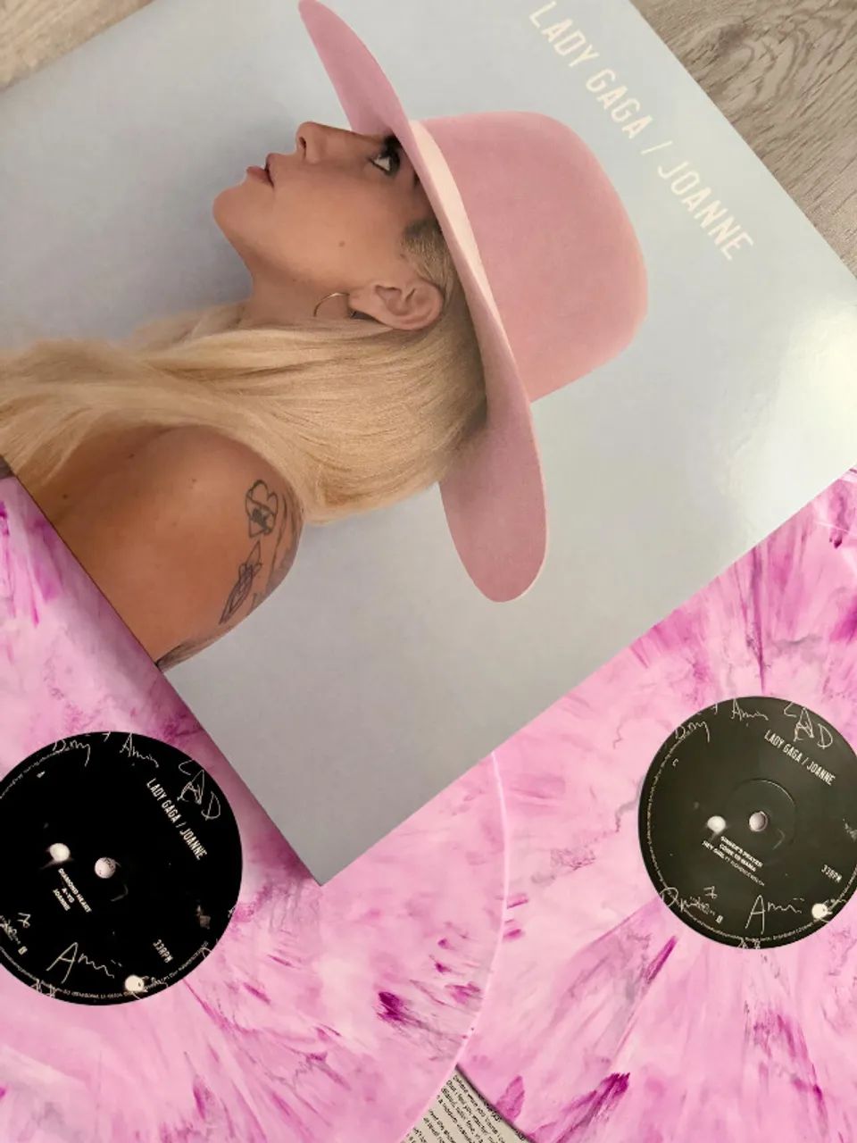 LADY GAGA JOANNE アナログレコード Pink Marble Lady Gaga - Joanne - Lacrado | Vinil Pink Marble 2LP | Novo - CDs