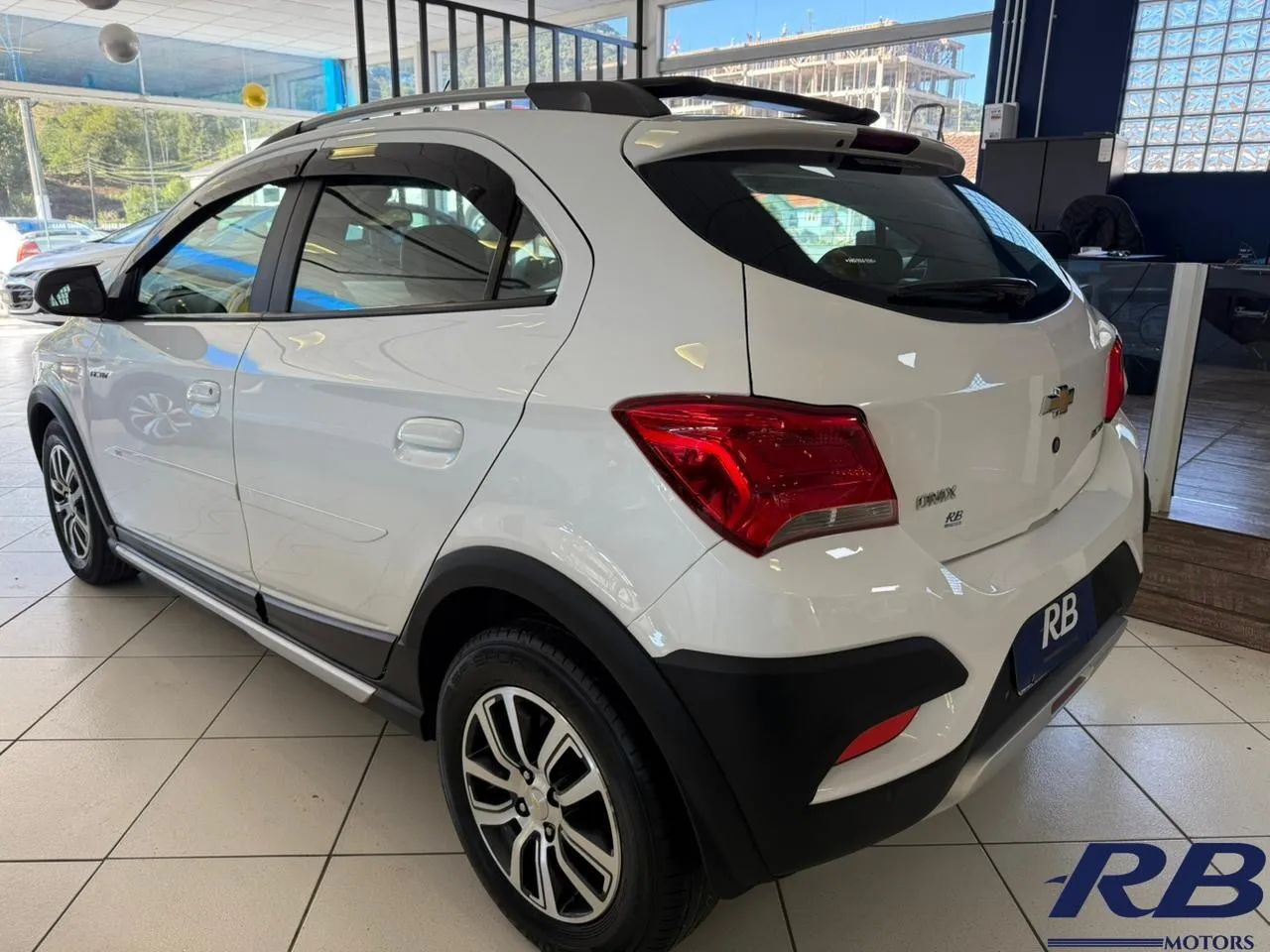 Chevrolet Onix Activ 1.4 8V Flex Mec. 4P 2017 - Foto 4