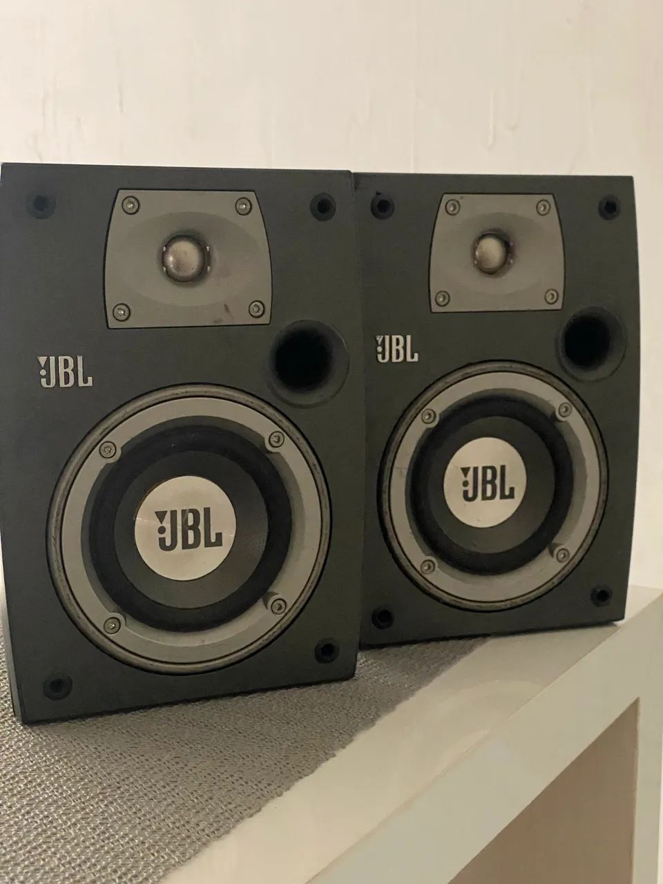 Par JBL modelo N24