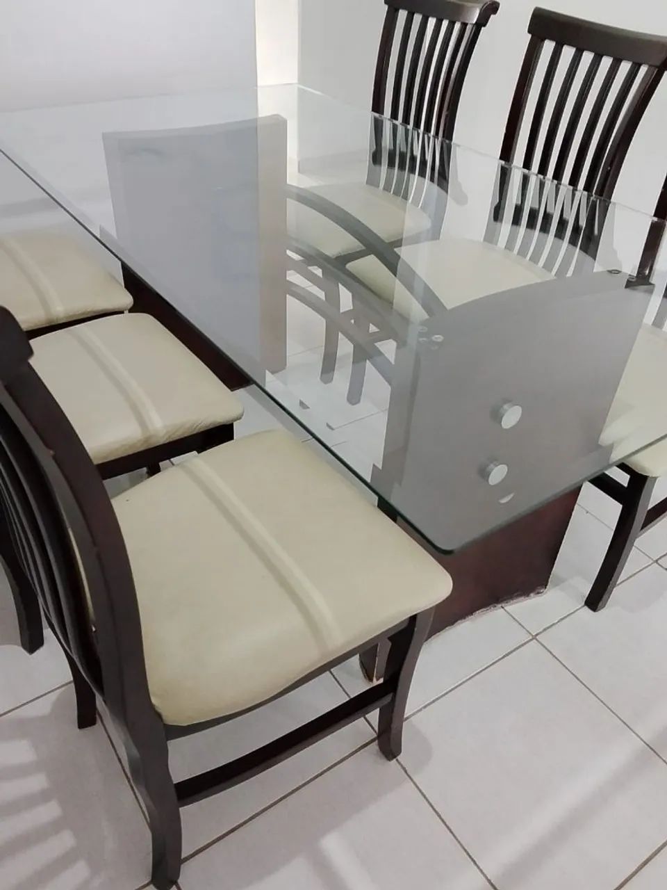 Mesa de jantar com cadeiras 