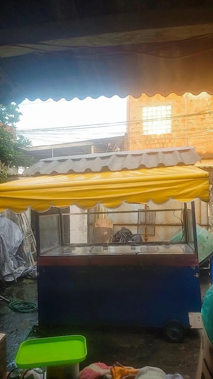 VENDO BARRACA DE LANCHE GRANDE ? ? SE CHEGAR COM MIL NA MÃO FAÇO. 