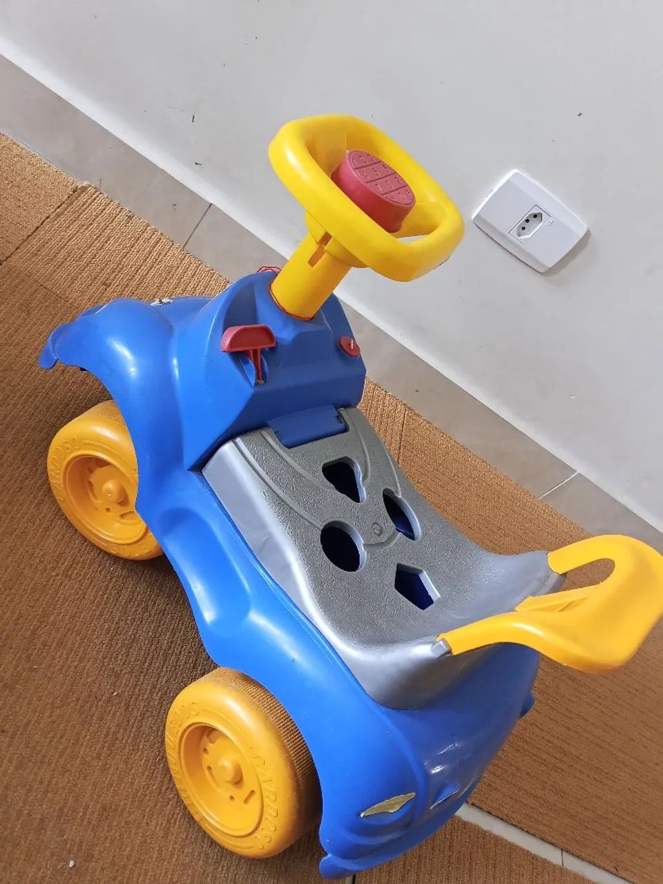 Brinquedo carrinho 