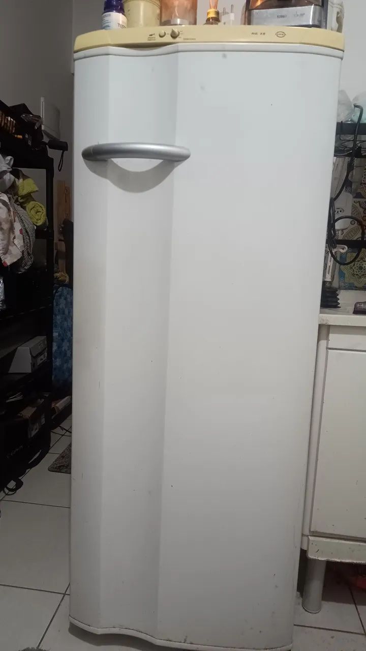 Geladeira com defeito R$100