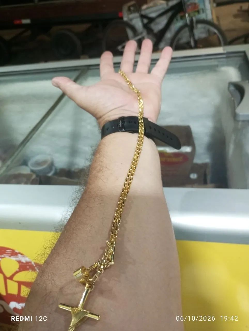 Corrente banhada a ouro.
