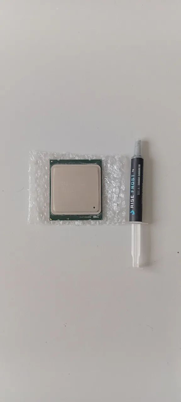 Processador Xeon E5-2680 + Pasta Termica
