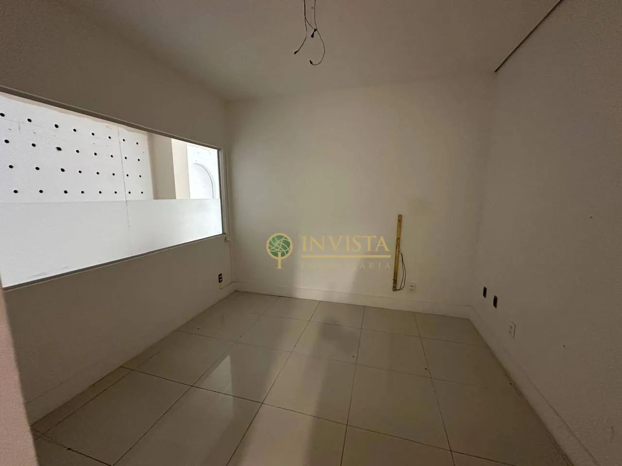 Sala comercial com 120m² - Locação no bairro Saco Grande. - Foto 4