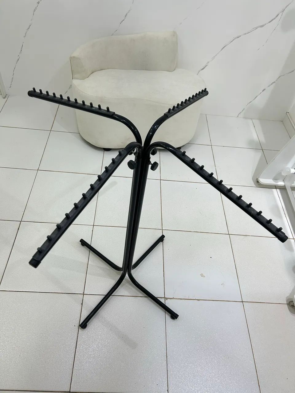 Arara cabideiro 4 braços reguláveis  - Foto 3