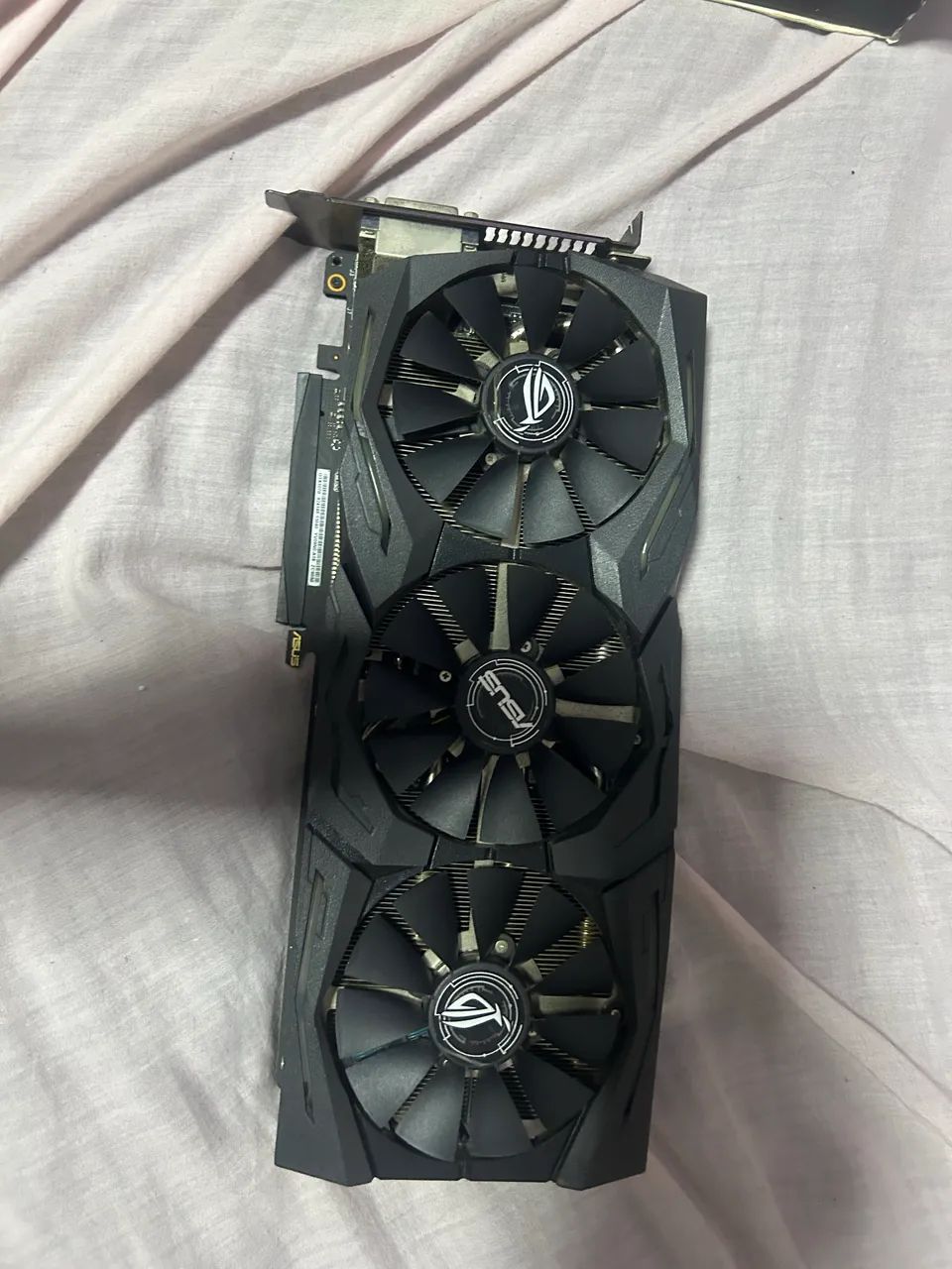 Placa de vídeo asus strix 1070 