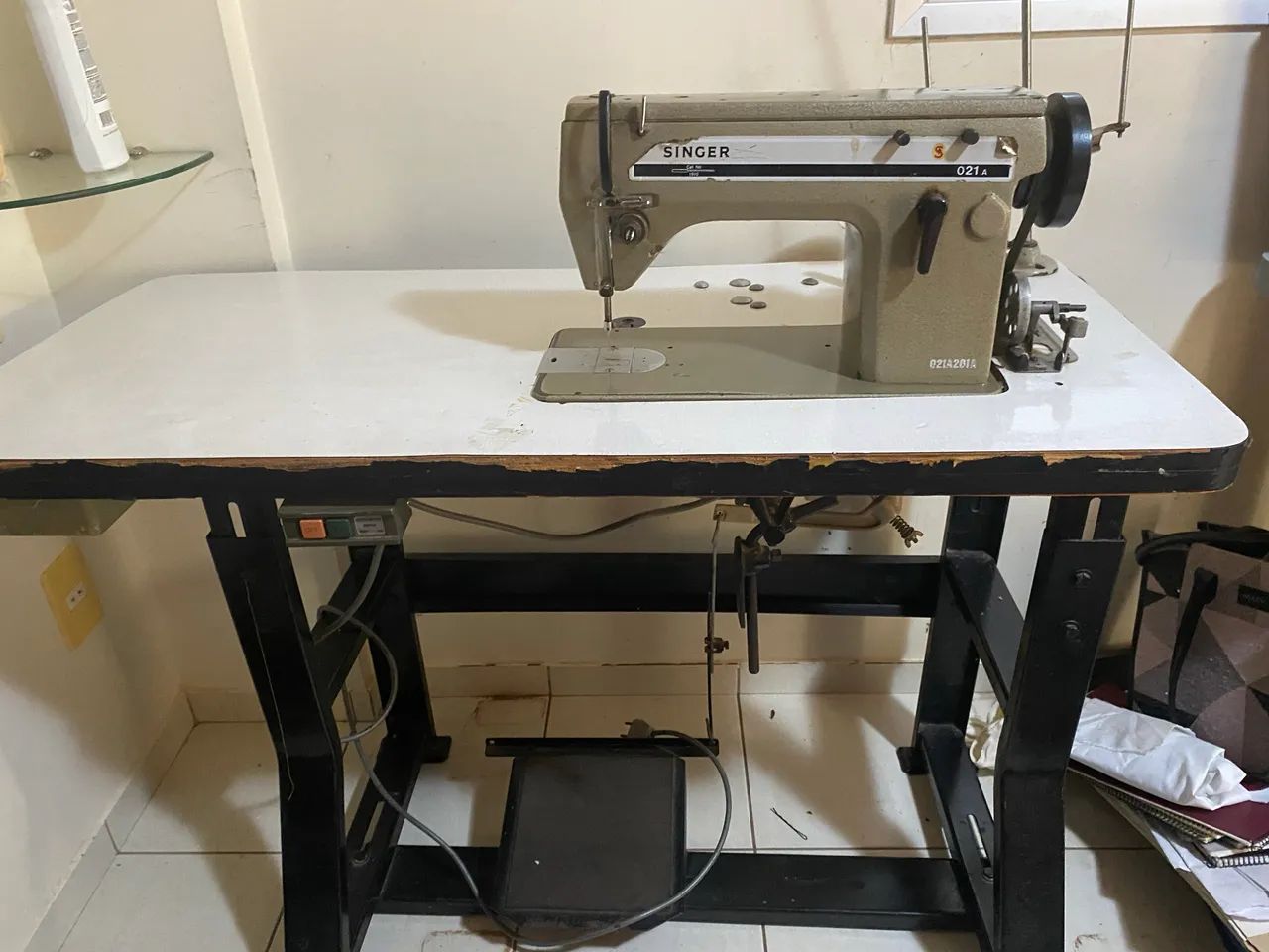 Máquina de bordar industrial Singer 021A - Foto 2