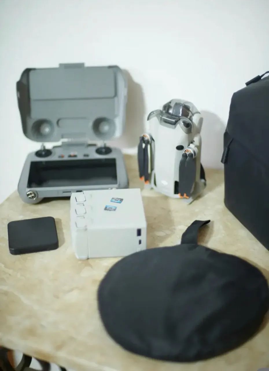 Drone DJI mini 4 Pro controle com Tela - Combo Fly More Plus