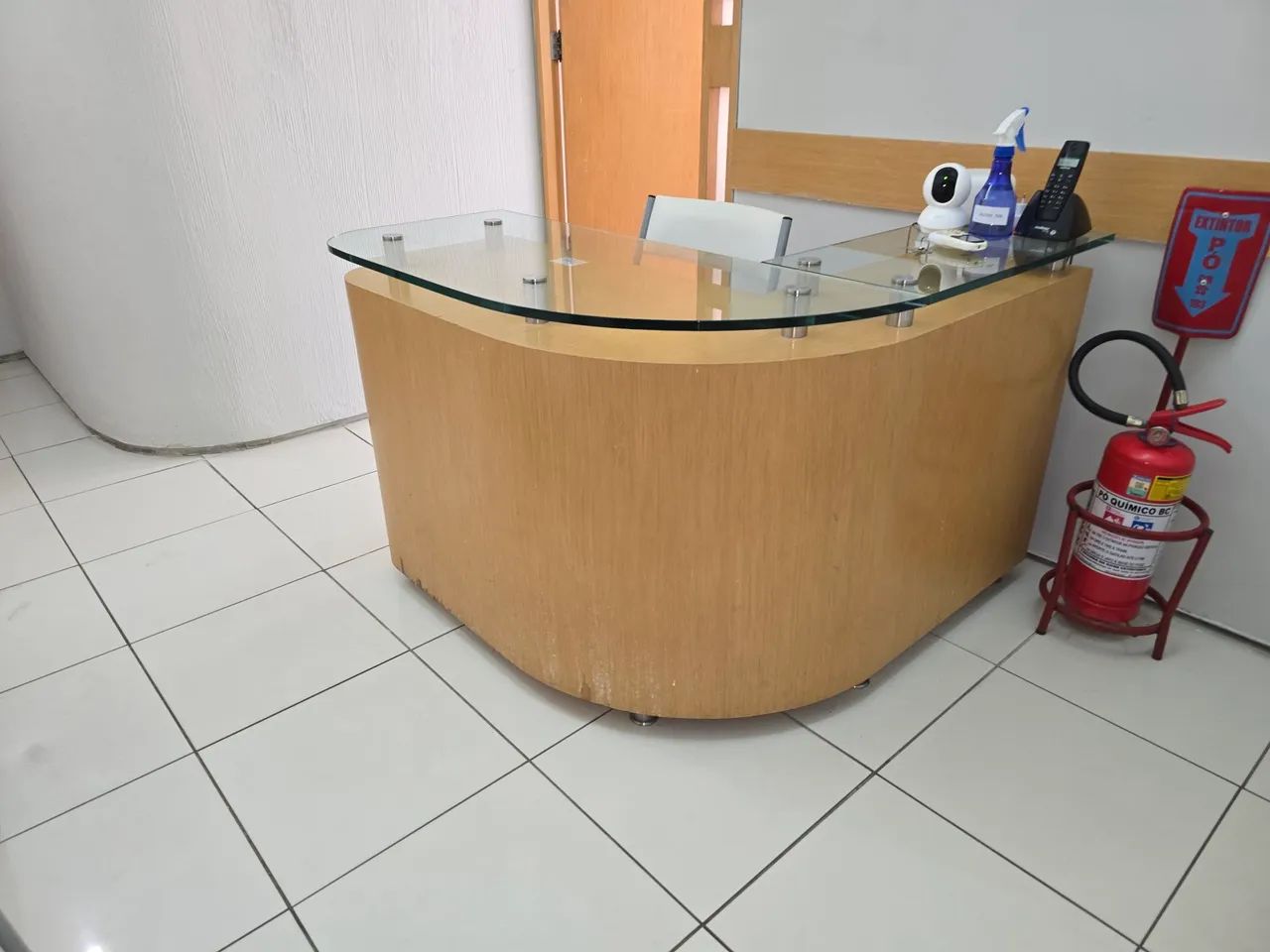 Mesa para recepção com tampo de vidro - Foto 2