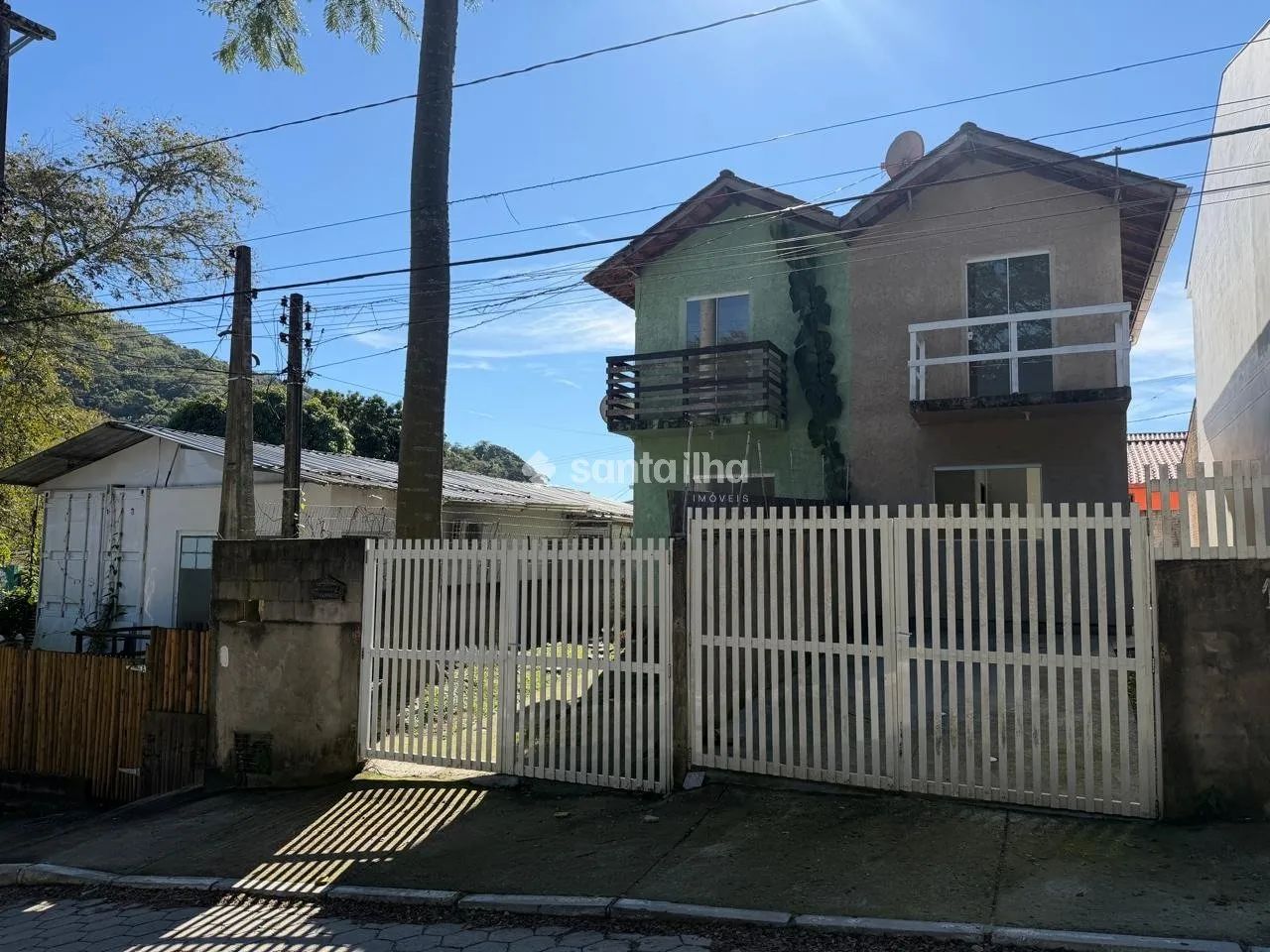 Terreno com 2 casas à venda, 110m² - Rio Tavares - Florianópolis
