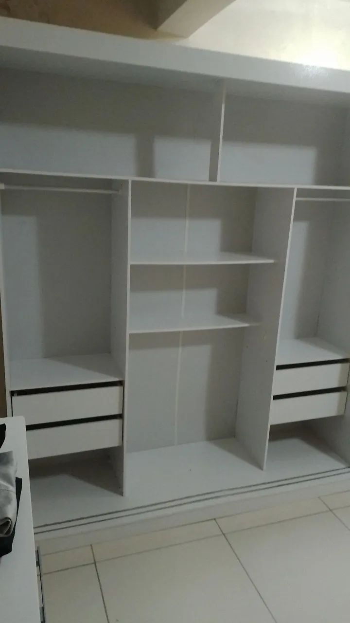 Guarda roupas espelhado em ótimo estado  - Foto 2