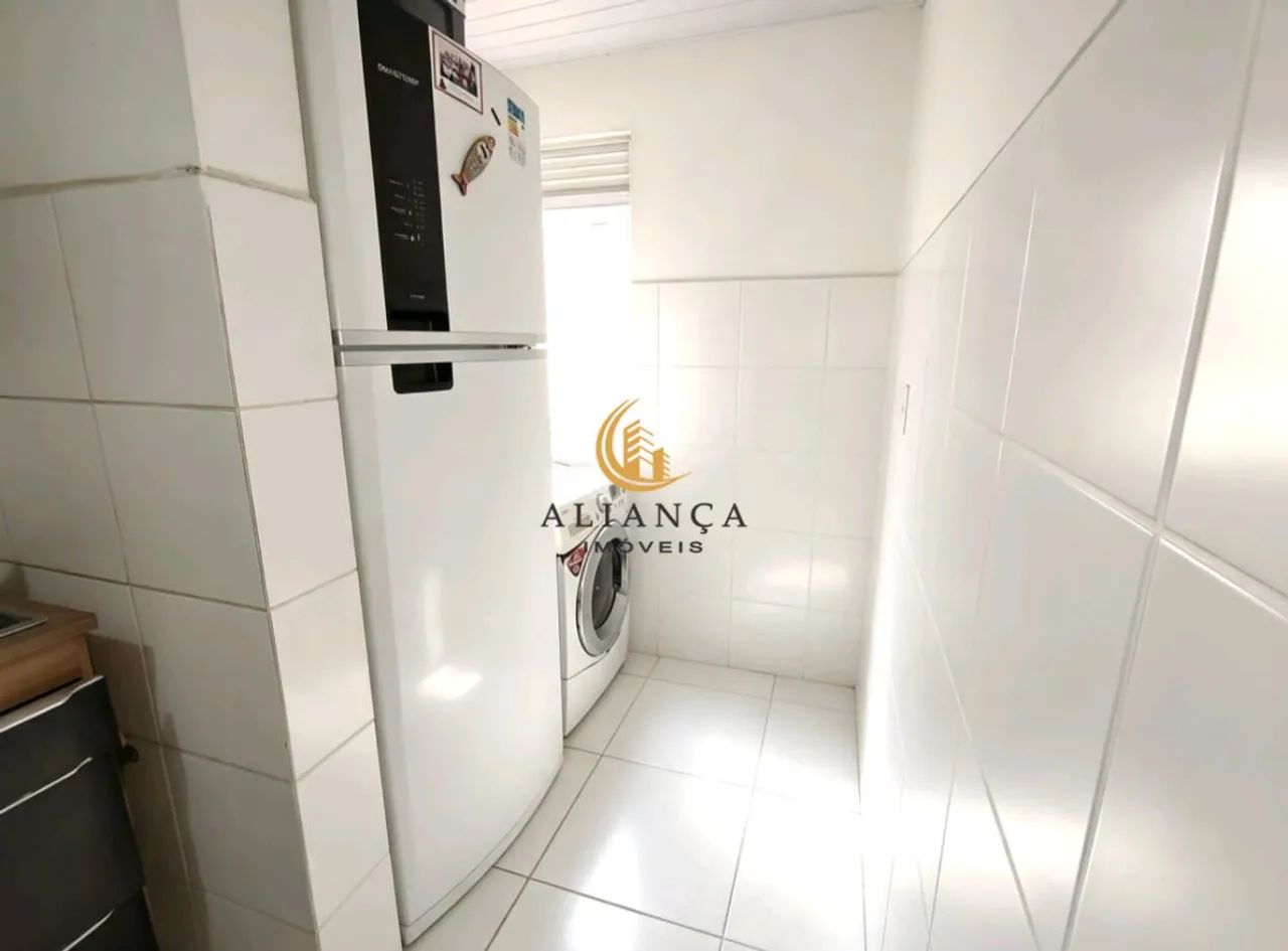 Apartamento com 2 dormitórios e sacada no Balneário - Foto 5