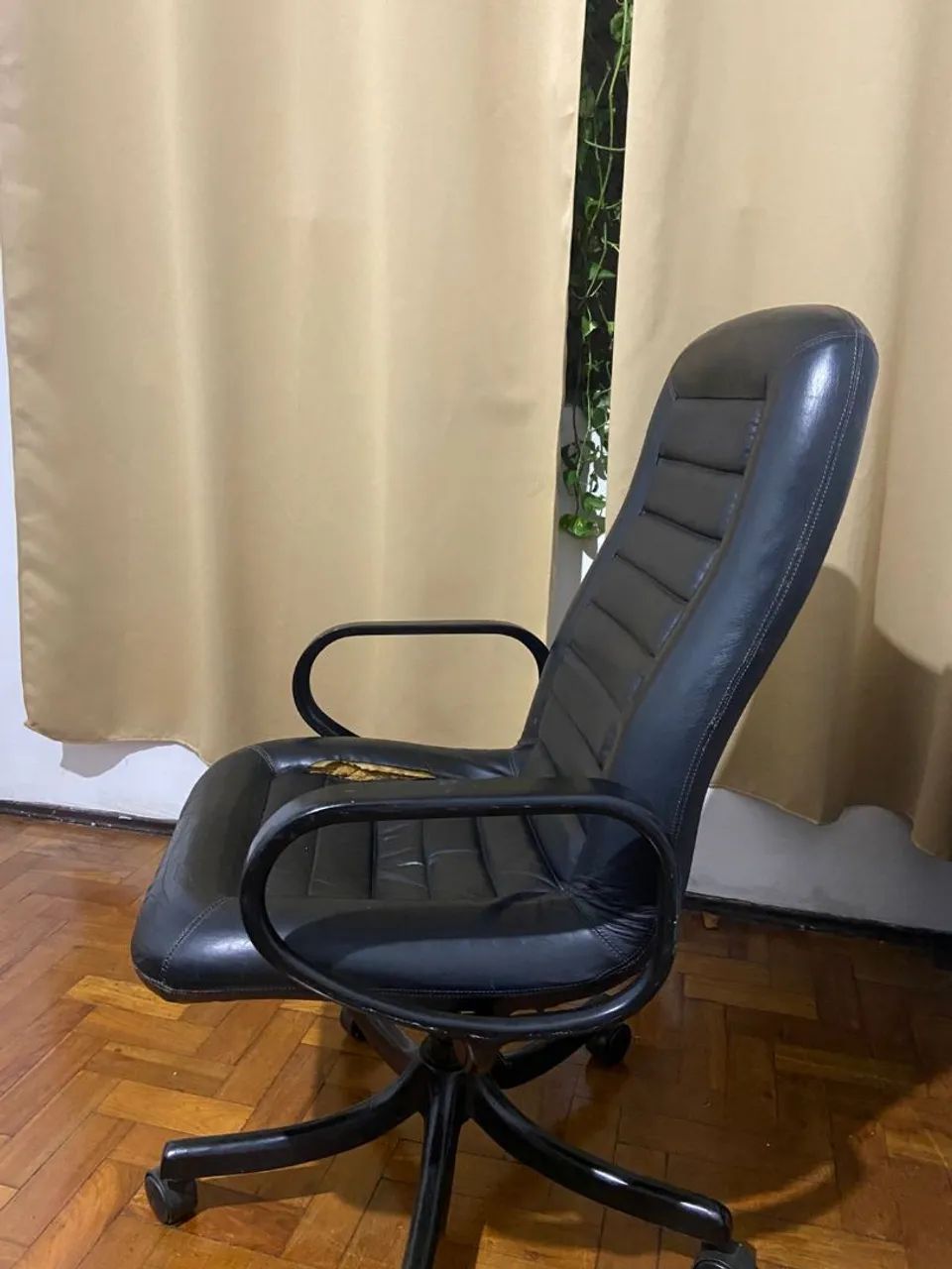 Cadeira de Escritório em couro - Foto 4