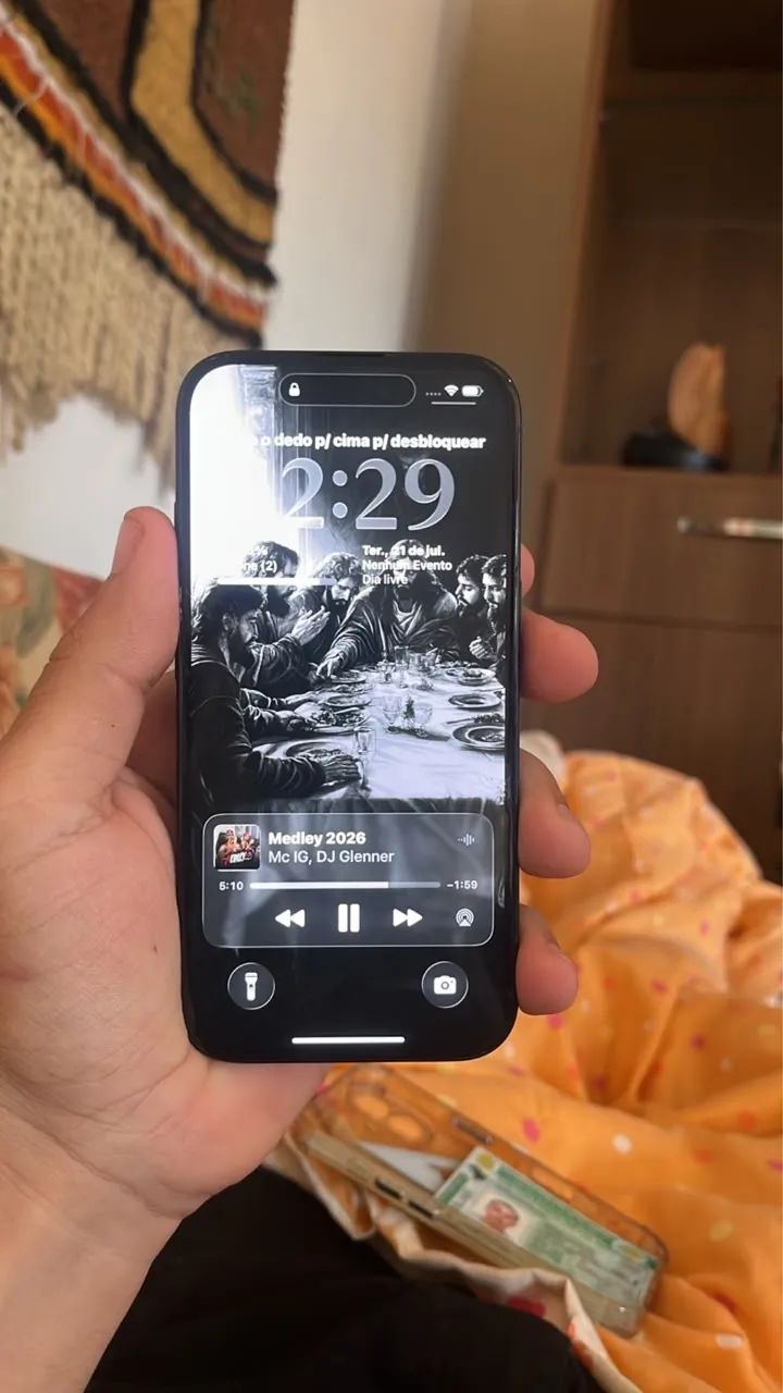 iPhone 16 