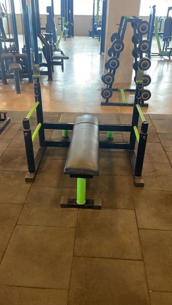 Supino reto com base de apoio 