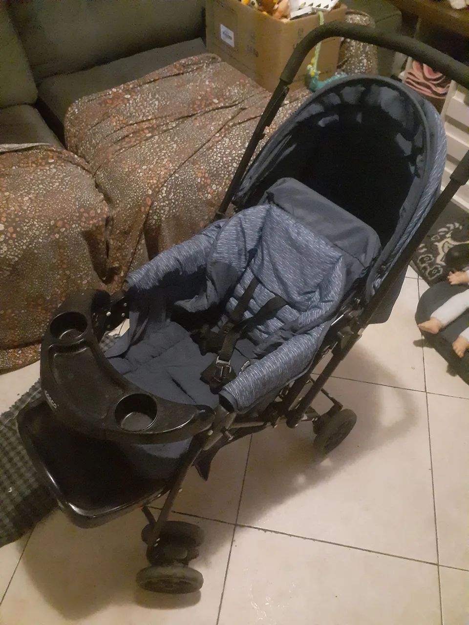 Carrinho de bebê semi novo 