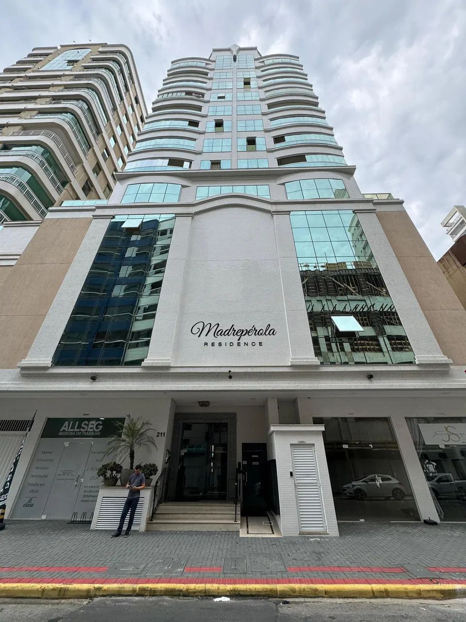Sala comercial - localizado em Itapema / Meia Praia REF: DW650165