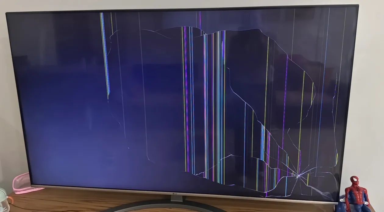 Tela quebrada  tv LG 65 polegadas  - Foto 4