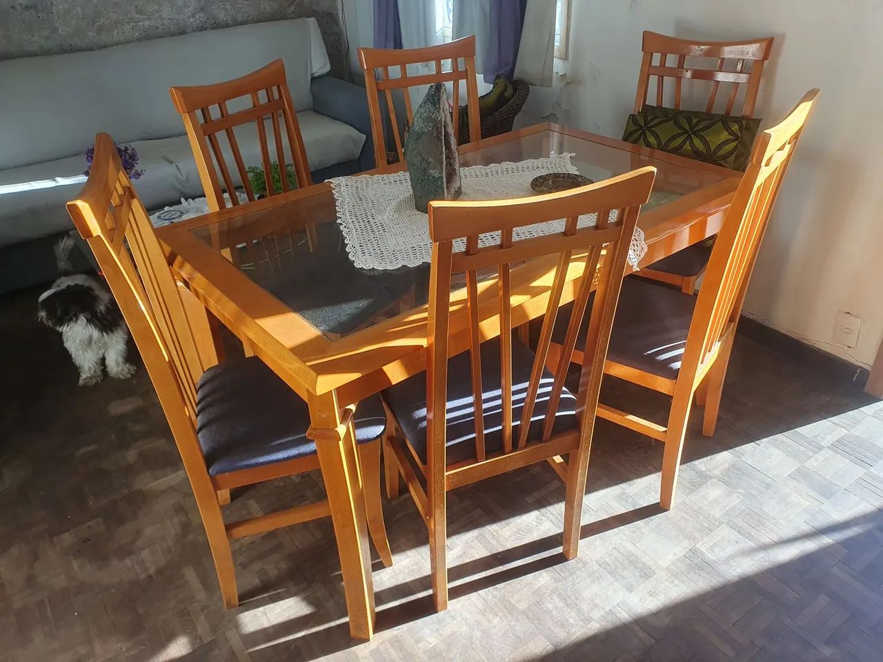 Mesa jantar em madeira com seis cadeiras - Foto 4