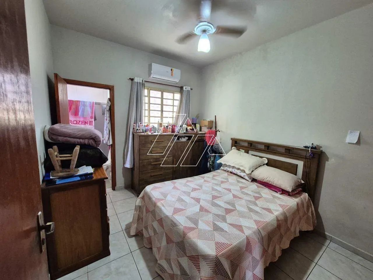Casa de terreno inteiro com 3 dormitorios sendo uma suite e uma edicula completa - Foto 5